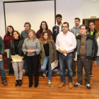 La presidenta del Imfe y lo alumnos participantes. L. DE LA MATA