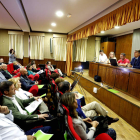 El director general del ICE, José María Ribot, presidió el acto en la biblioteca municipal. MARCIANO PÉREZ