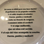 Un plato con mensaje en el que se sirve el cocido maragato en Casa Coscolo, en Castrillo de los Polvazares