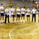 Ribera habla con sus jugadores antes de empezar un entrenamiento