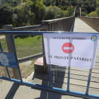 La Policía Municipal ha colocada vallas y carteles con la prohibición de acceso. L. DE LA MATA