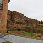 Parte trasera del edificio que cobija el centro de interpretación del León Romano.