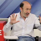 Alfredo Pérez Rubalcaba, durante la reunión del comité electoral del PSOE.