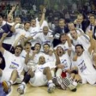 El Real Madrid celebra su triunfo en la ACB