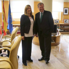 Pilar del Olmo y Antonio Silván, antes de iniciar la reunión de ayer.