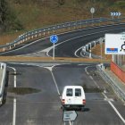 La actual carretera entre Fabero y Fresnedo, en una imagen de archivo.