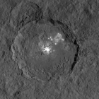 Fotografía facilitada por la ESO de un mapa detallado de la superficie del planeta enano Ceres. EFE