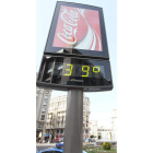 Un termómetro en el centro de León el martes, 39 grados.