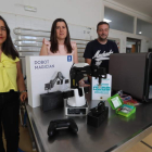 Camino González, Belén Ovalle y José Carlos Álvarez, junto a la tecnología incorporada. ANA F. BARREDO