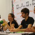 Roberto Mendo con los organizadores. ANA F. BARREDO