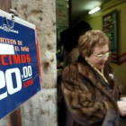 Los leoneses aprovecharon ayer para hacer sus últimas compras para tentar a la suerte en el Niño­