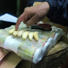 Ejemplares de colmillos incautados por la Policía Forestal y de Medio Ambiente de Bolivia. ELENA RODRÍGUEZ