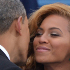 Obama saluda a Beyoncé durante su toma de posesión como presidente de EEUU, el 21 de enero del año pasado.
