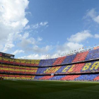 El Camp Nou luce mosaico en un partido de Liga.