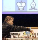 El campeón FIDE Ponomariov, a la izquierda, en un torneo de Moscú