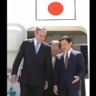 Los representantes latinoamericanos y el príncipe Naruhito, heredero de Japón (en la imagen) fueron los primeros en llegar a la capital para participar en el enlace.