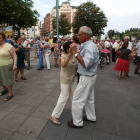 Imagen de archivo de uno de los bailes organizados en el paseo de la Condesa. RAMIRO