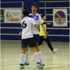 Javi celebra uno de sus tres goles ante los segovianos. FERNANDO OTERO