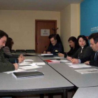 José Ignacio Martín (derecha) ayer con cargos socialistas.