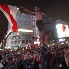 Aficionados de River Plate celebran el título de su equipo en la Copa Libertadores. RONCORONI