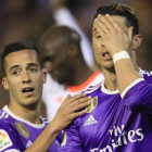 Cristiano Ronaldo y Lucas Vázquez, durante el partido de Mestalla.