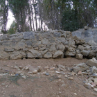 Restos del Castillo de Riaño, del siglo XII, que la sequía ha dejado al descubierto. ALEJANDRO VALDERAS