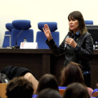 Mabel Lozano, ayer en la Universidad de León. MARCIANO PÉREZ