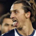 Ibrahimovic saca la lengua en el encuentro ante el Olympiacos, en París.