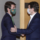 Juan García-Gallardo y Alfonso Fernández Mañueco , en la primera reunión formal sobre la posibilidad de llegar a un acuerdo de gobernabilidad en Castilla y León , el pasado 23 de febrero. NACHO GALLEGO