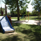 El alcalde, en el parque infantil del paraje de Los Patos donde se han instalado nuevos juegos.
