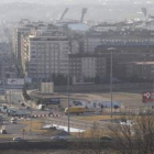 El cruce de Carrefour comenzó ayer a regularse en forma de rotonda provisional.