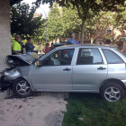 Estado en el quedó el vehículo tras impactar contra el inmueble.