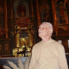 José Alfayate, en el interior de la iglesia de Santa Colomba.