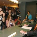Jaime Mayor Oreja, candidato popular al Parlamento Europeo, compareciendo ante los medios