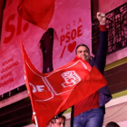 Imagen de Pedro Sánchez en Ferraz celebrando la victoria. EFE