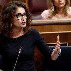 La ministra de Hacienda, María Jesús Montero, durante su intervención en la sesión de control al Gobierno