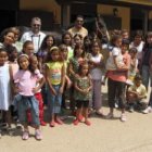 Los niños saharauis, durante su visita a la sede de la fundación.