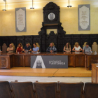 Imagen del pleno celebrado ayer en Astorga. MEDINA