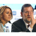 El presidente del Gobierno y del PP, Mariano Rajoy, y la secretaria general de este partido, María Dolores de Cospedal, en el 17 Congreso que el Partido Popular.