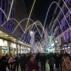 La calle Preciados, en Madrid, es una de las más concurridas para las compras navideñas. V. GONZÁLEZ