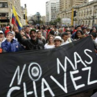 Los ciudadanos abuchean a Chávez en Bogotá.