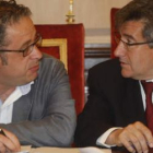 Javier Chamorro, vicealcalde, y Francisco Fernández, alcalde de León, durante un momento del Pleno.