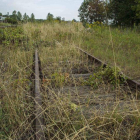 Antiguas vías de tren en un lugar entre Breslavia y Walbrzych en Polonia.
