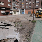 El arreglo de los baches de la plaza será el primer paso de una reforma de 150.000 euros.