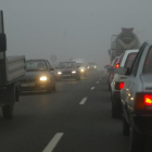 La niebla complica el tráfico en el Manzanal
