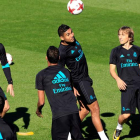 El Real Madrid prepara el partido de hoy ante el Girona en Montilivi. VÍCTOR LERENA