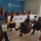 El consejero de Sanidad participó en la Junta Comarcal del PP del Bierzo. DL