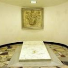 Imagen de la tumba del Papa Juan Pablo II en el Vaticano