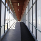 Pasillo de acceso al interior de la prisión de Villahierro, en Mansilla de las Mulas.