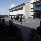 El subdelegado del Gobierno visita la residencia junto al alcalde del municipio.